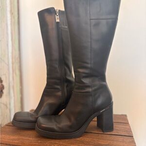 Vintage 90’s Y2K Tommy Hilfiger chunky heeled boots